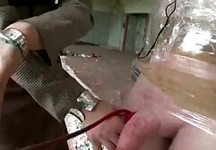 オーラルセックスを行う奇妙なアジアの警官。 えっち 動画 女子